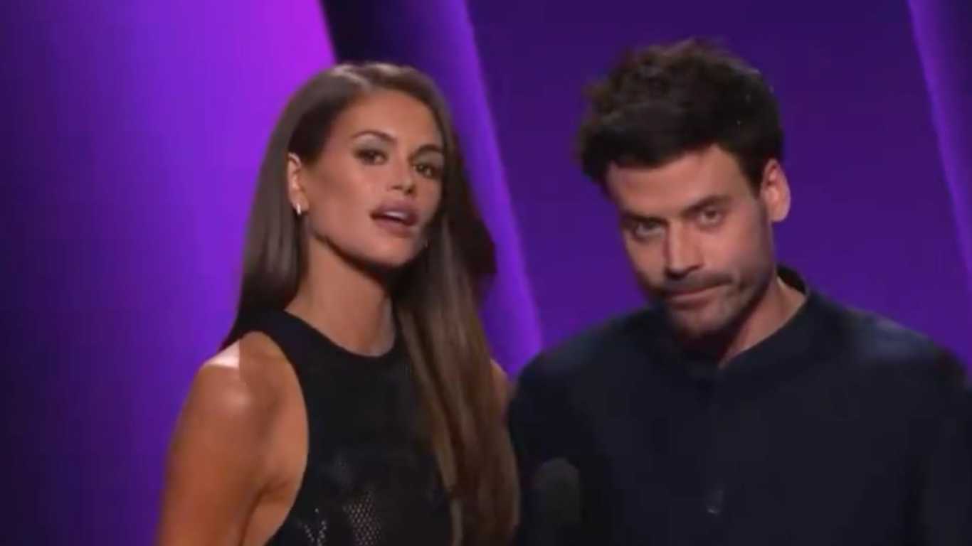 Heated Rivalry’s François Arnaud flustered after Kaia Gerbers ‘tops and bottoms’ quip