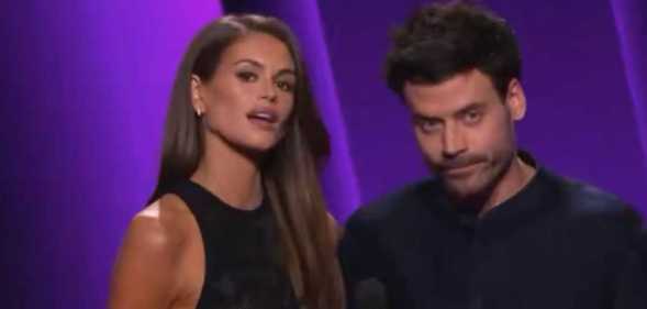 Heated Rivalry's François Arnaud presented at the Independent Spirit Awards alongside Kaia Gerber.