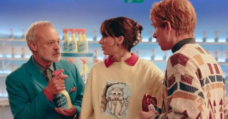 Graham Norton joins Taylor Swift in the "Opalite" music video.