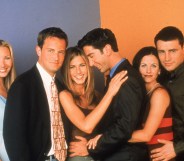 Promotional portait of the cast of the television series, 'Friends,' circa 1996. L-R: Lisa Kudrow, Matthew Perry, Jennifer Aniston, David Schwimmer, Courteney Cox, and Matt LeBlanc.