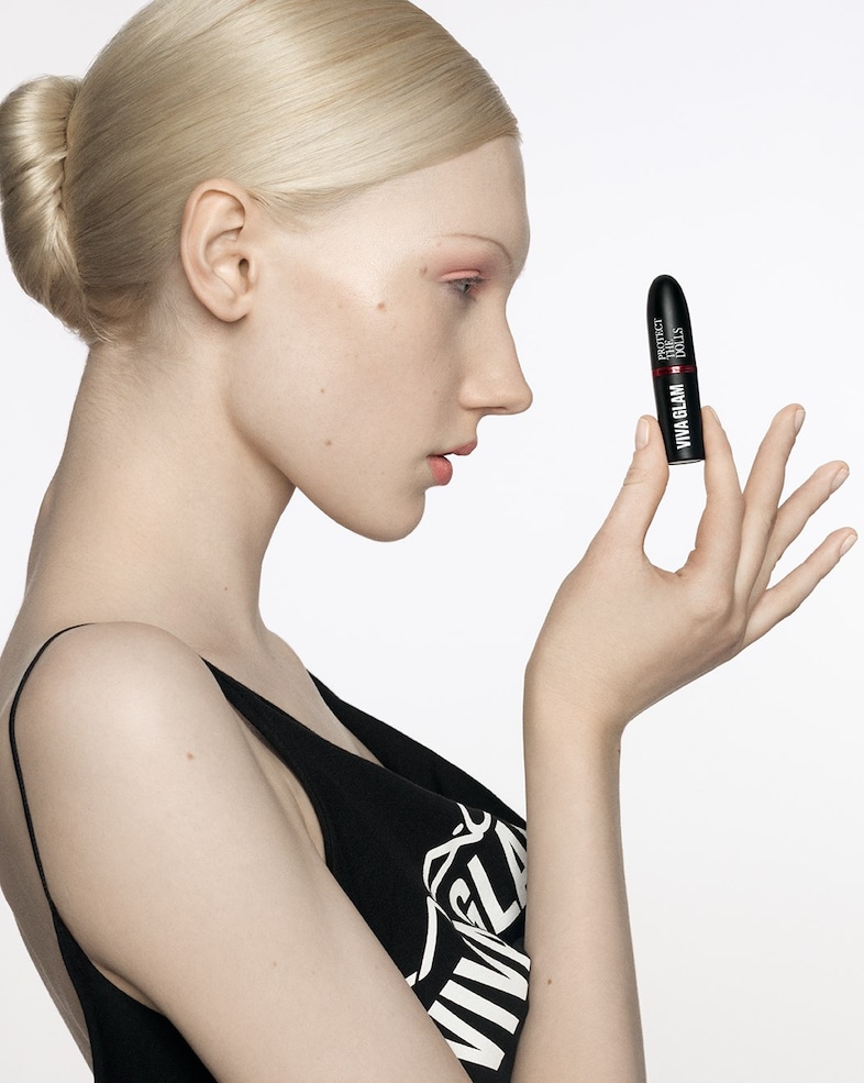 model Ivy Stewart holidng a 'protect the dolls' mac lipstick