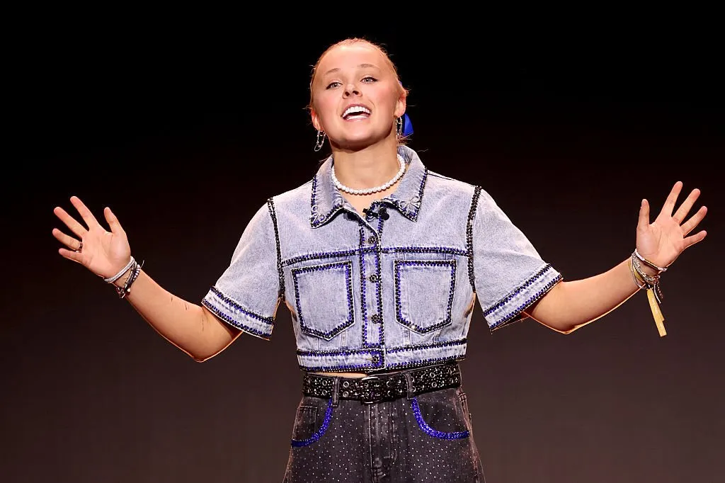 Jojo Siwa at The Snappy's award show