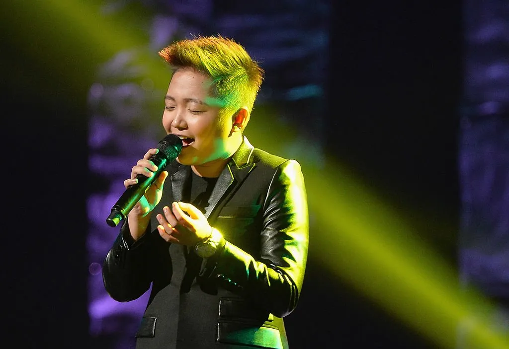 Jaek Zyrus performing during the Pinoy Relief Benefit concert, 2014