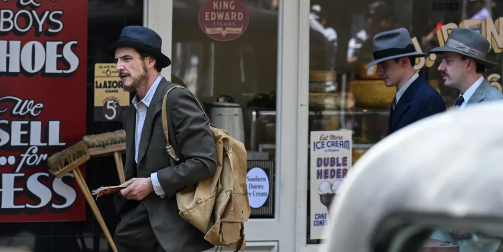 Pedro Pascal filming De Noche