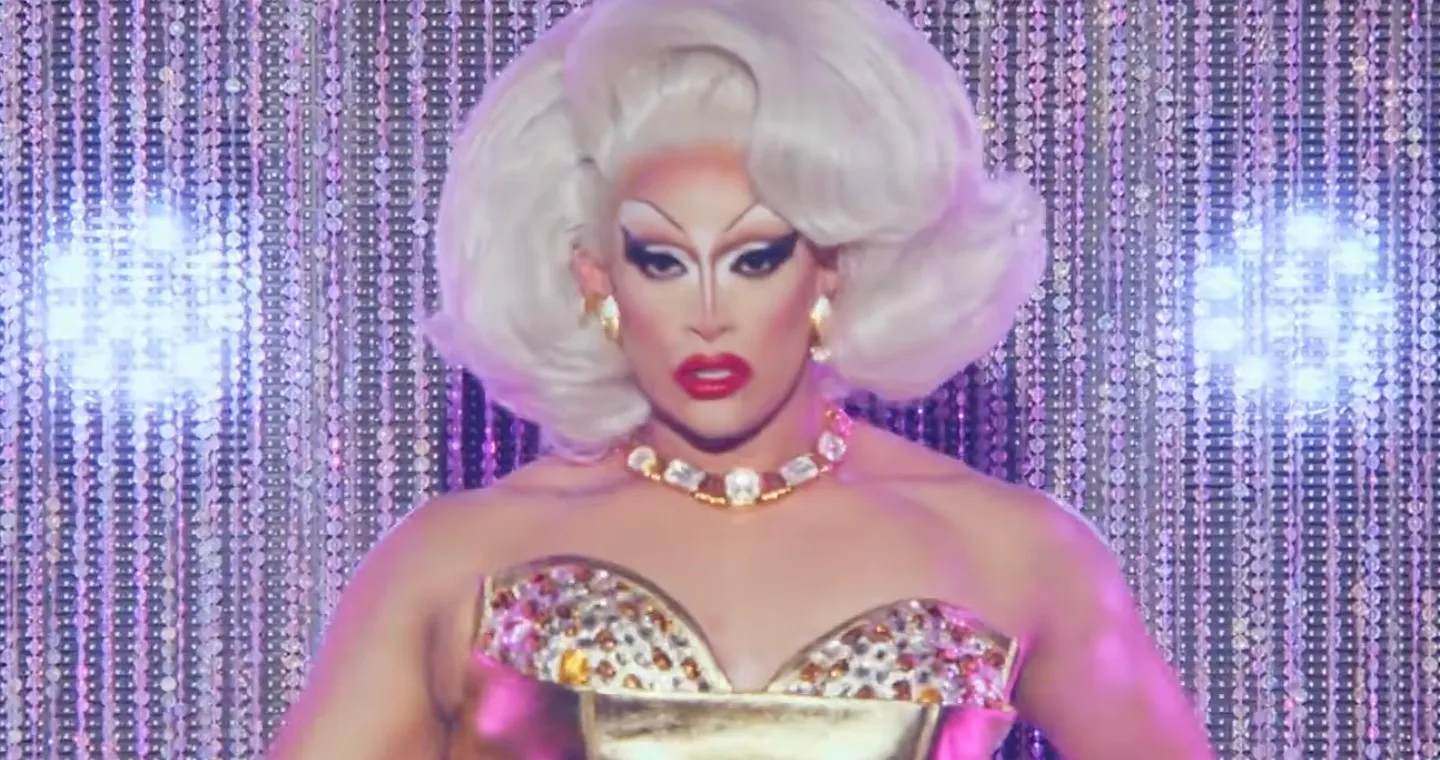 ** Від подіуму до Будинку: Зірка Drag Race Salina EsTitties підкорює Big Brother! **