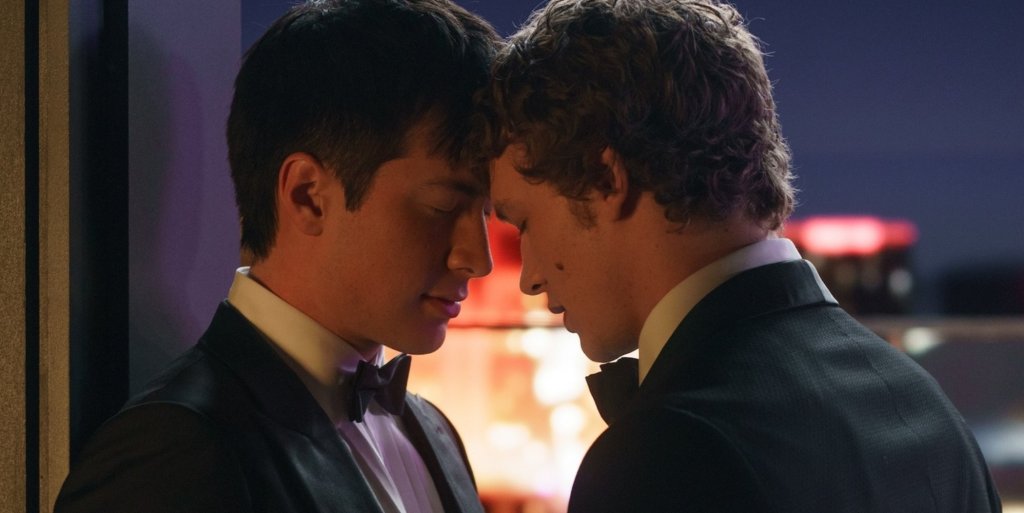 Hudson Williams as Shane Hollander and Connor Storrie as Ilya Rozanov