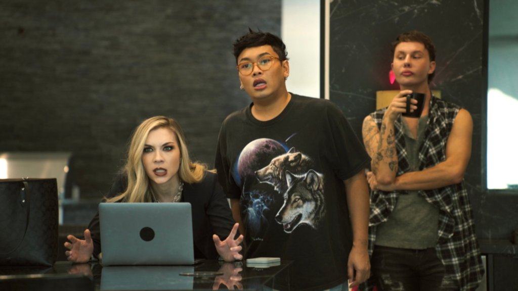 Jujubee plays a producer on Drag House Rules season 2