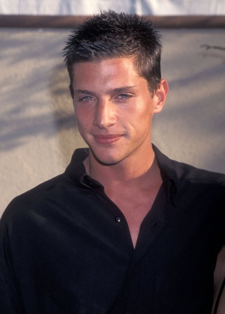 Simon Rex in 1996