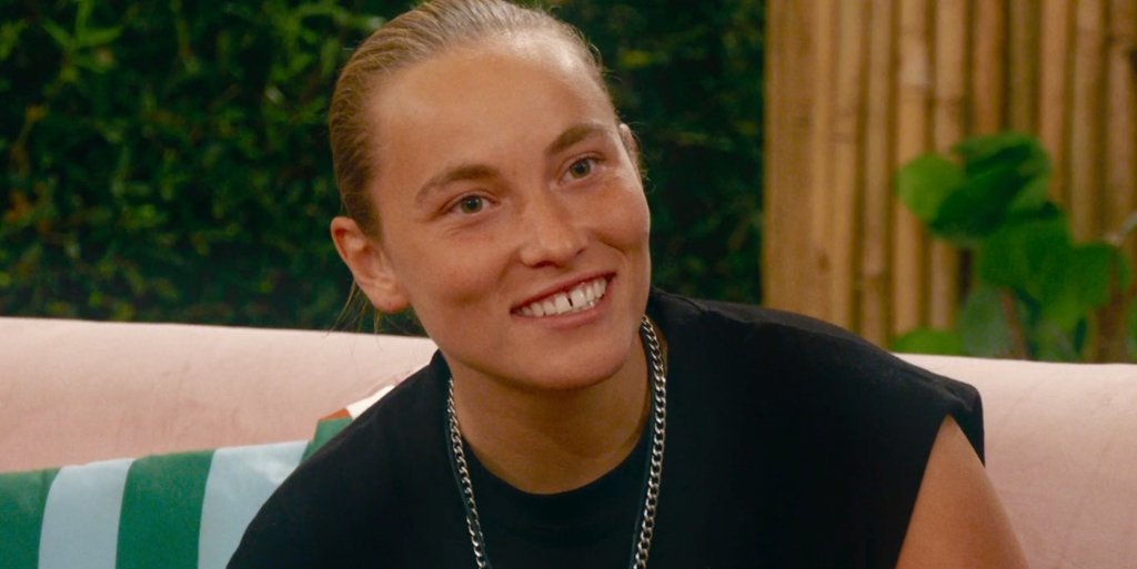Pippa on I Kissed A Girl
