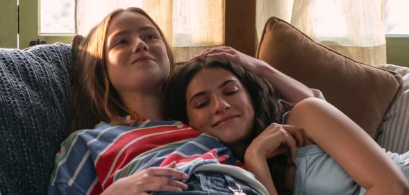 Oona (Bo Bragason) and Annie Jacobson (Ella Rubin) in Sterling Point.
