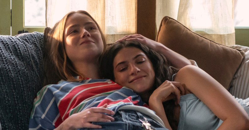 Oona (Bo Bragason) and Annie Jacobson (Ella Rubin) in Sterling Point.