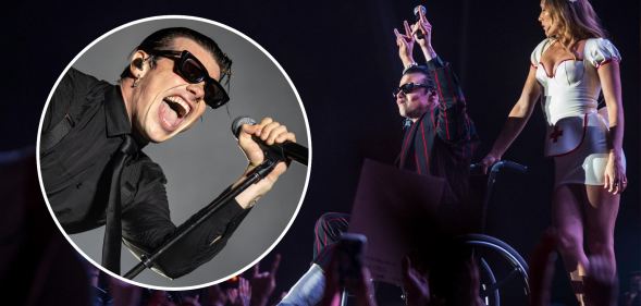 Yungblud performed in a wheelchair after breaking his leg