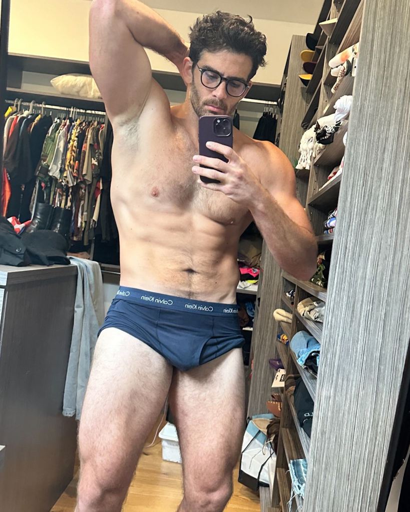 hasan piker shirtless