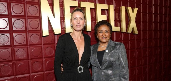 BEVERLY HILLS, CALIFORNIA - JANUARY 11: (L-R) Alex Sykes and Wanda Sykes attend Netflix's Golden Globe afterparty 2026 at Spago on January 11, 2026 in Beverly Hills, California. (Photo by Emma McInty