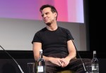 Andrew Scott dice que no se debe ignorar la trágica historia gay: "La vergüenza no es nuestra"