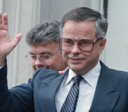 (Original Caption) 9/6/1989-Charlotte, North Carolina- A smiling Jim Bakker waves to supporters as he leaves Federal Court. Bakker's fraud and conspiracy trial resumed after the judge ruled earlier th