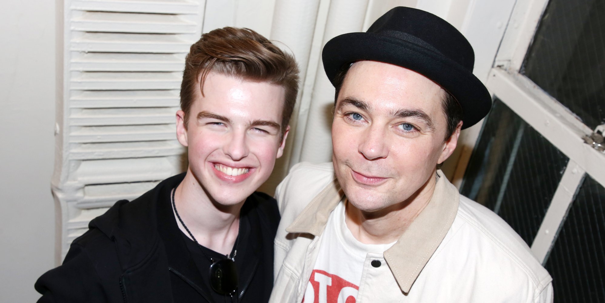 Iain Armitage and Jim Parsons pose backstage at